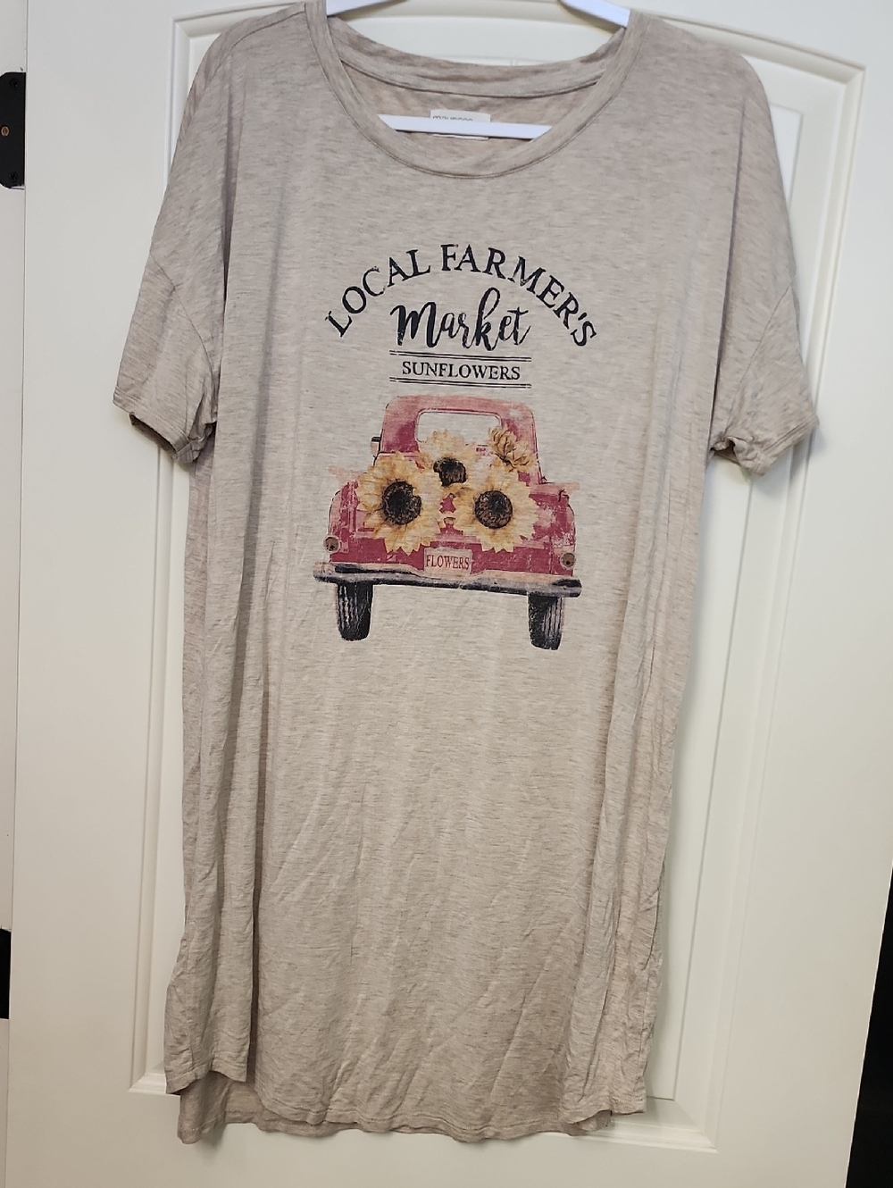 Women's Beige 'Local Farmers Market' Sunflower Graphic Sleepshirt